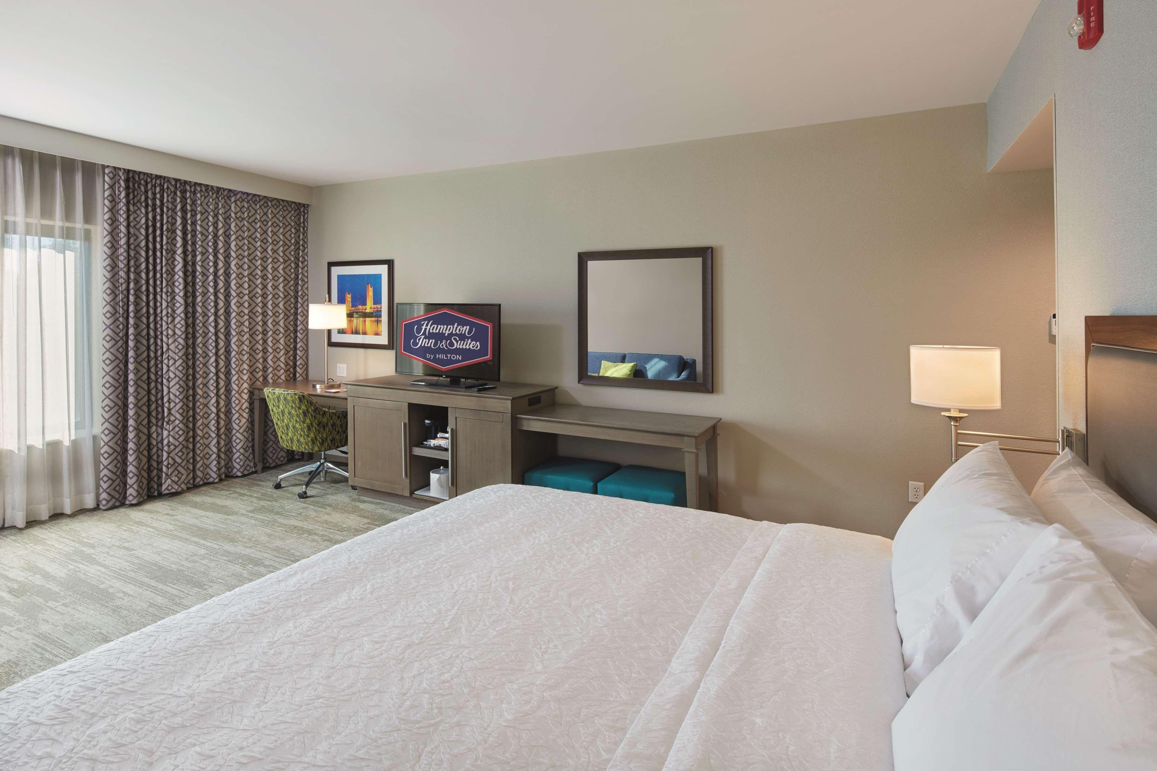 Hampton Inn & Suites Sacramento At Csus Exterior photo