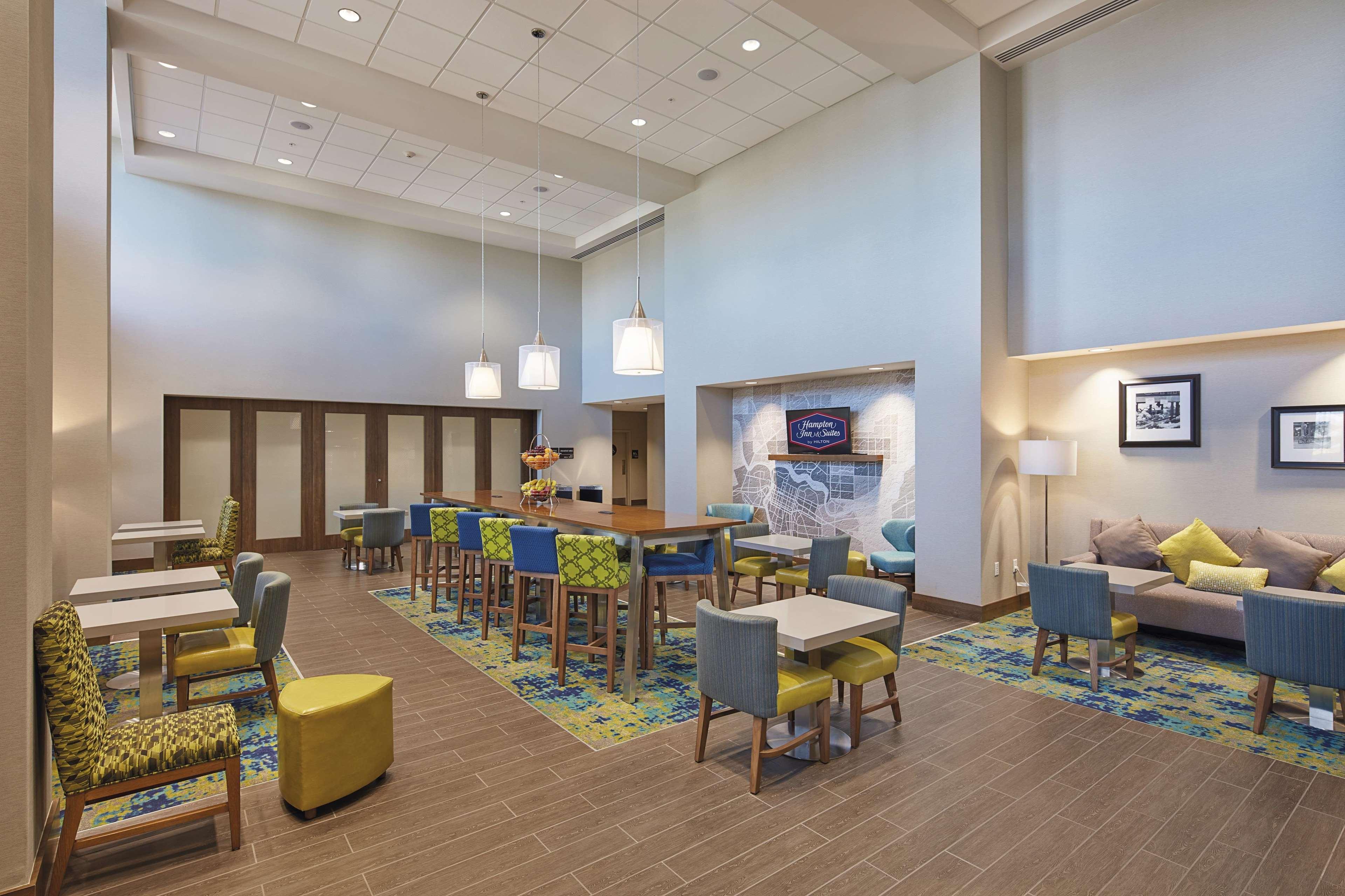 Hampton Inn & Suites Sacramento At Csus Exterior photo