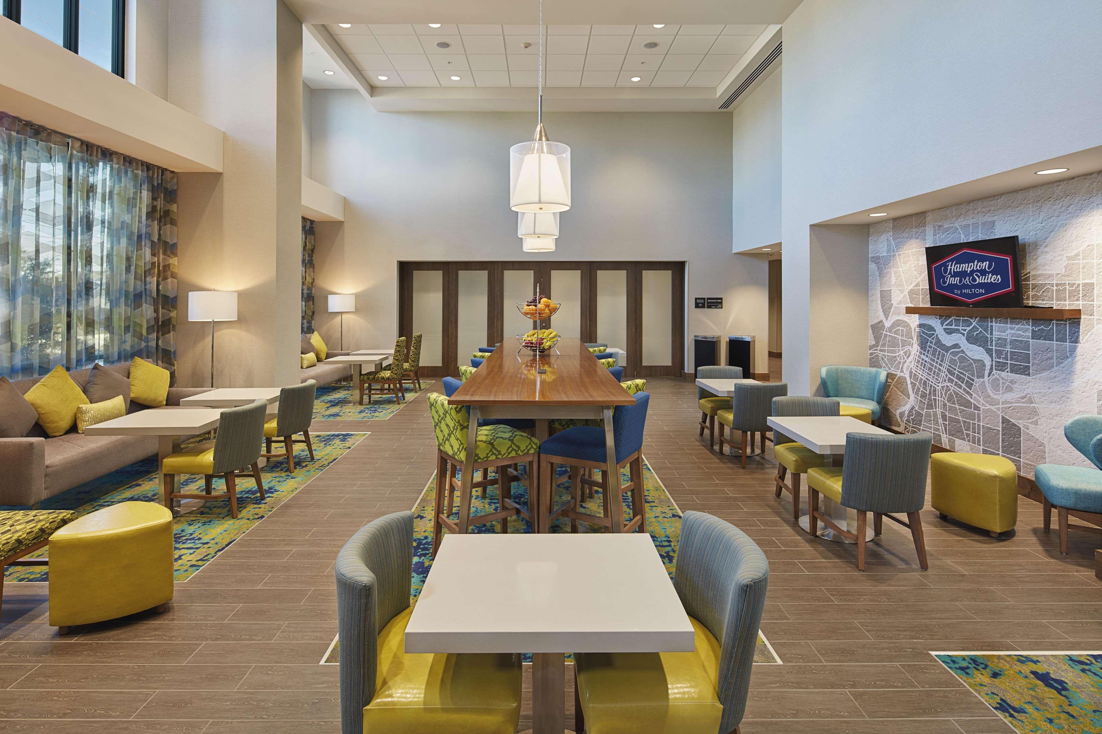 Hampton Inn & Suites Sacramento At Csus Exterior photo