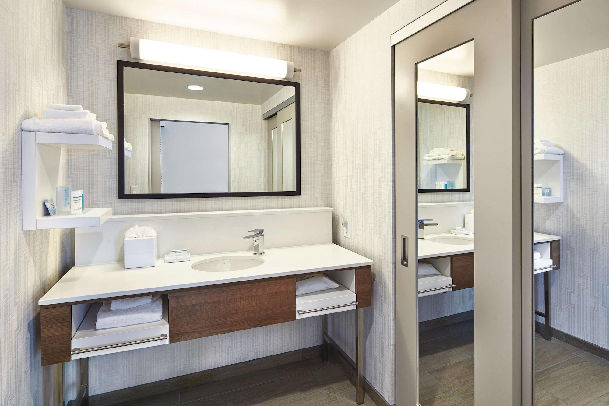 Hampton Inn & Suites Sacramento At Csus Exterior photo