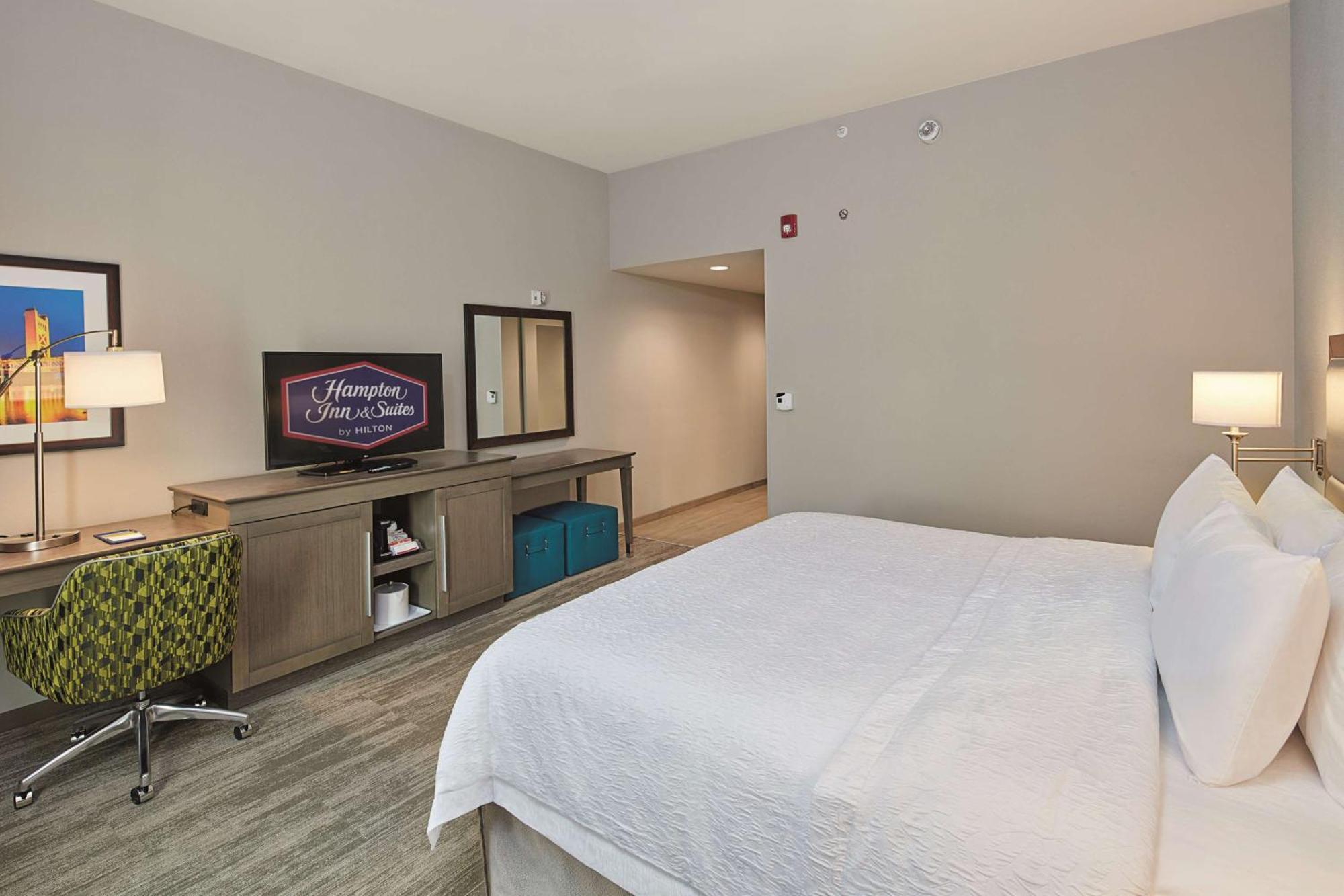 Hampton Inn & Suites Sacramento At Csus Exterior photo